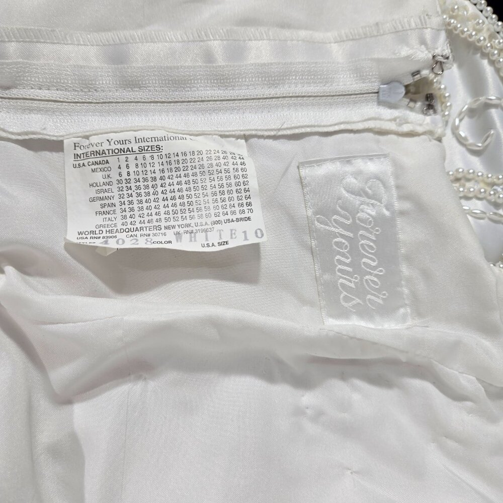 Vintage FOREVER YOURS 80s White Embroidery Bead- Bow Wedding Gown Dress Size 10. - Picture 12 of 17